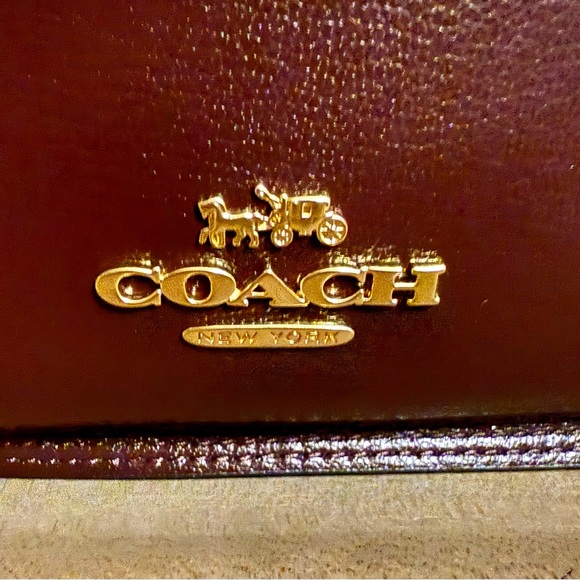 Coach Black Leather Hadley Reversible Turnlock Tote Bag - Picture 13 of 16